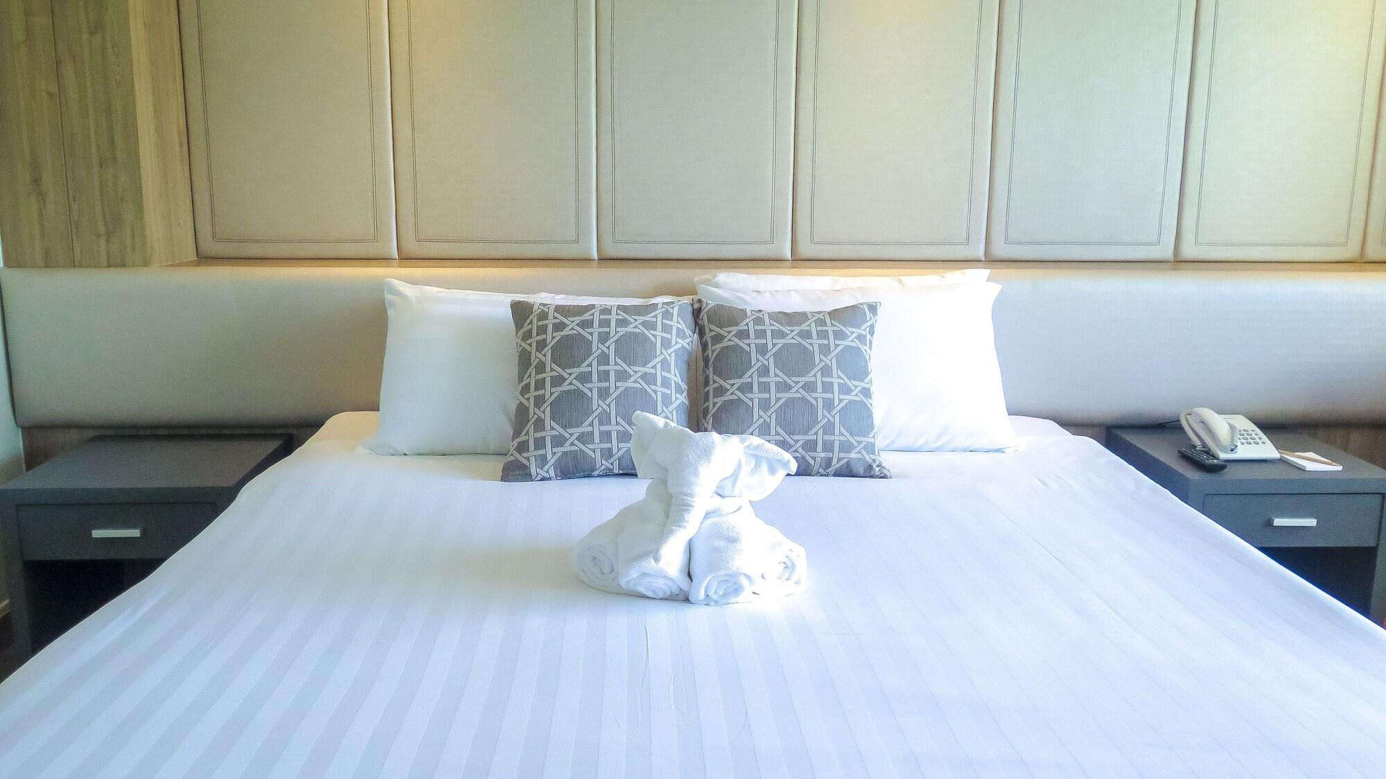 Hiran Residence Patong Buitenkant foto