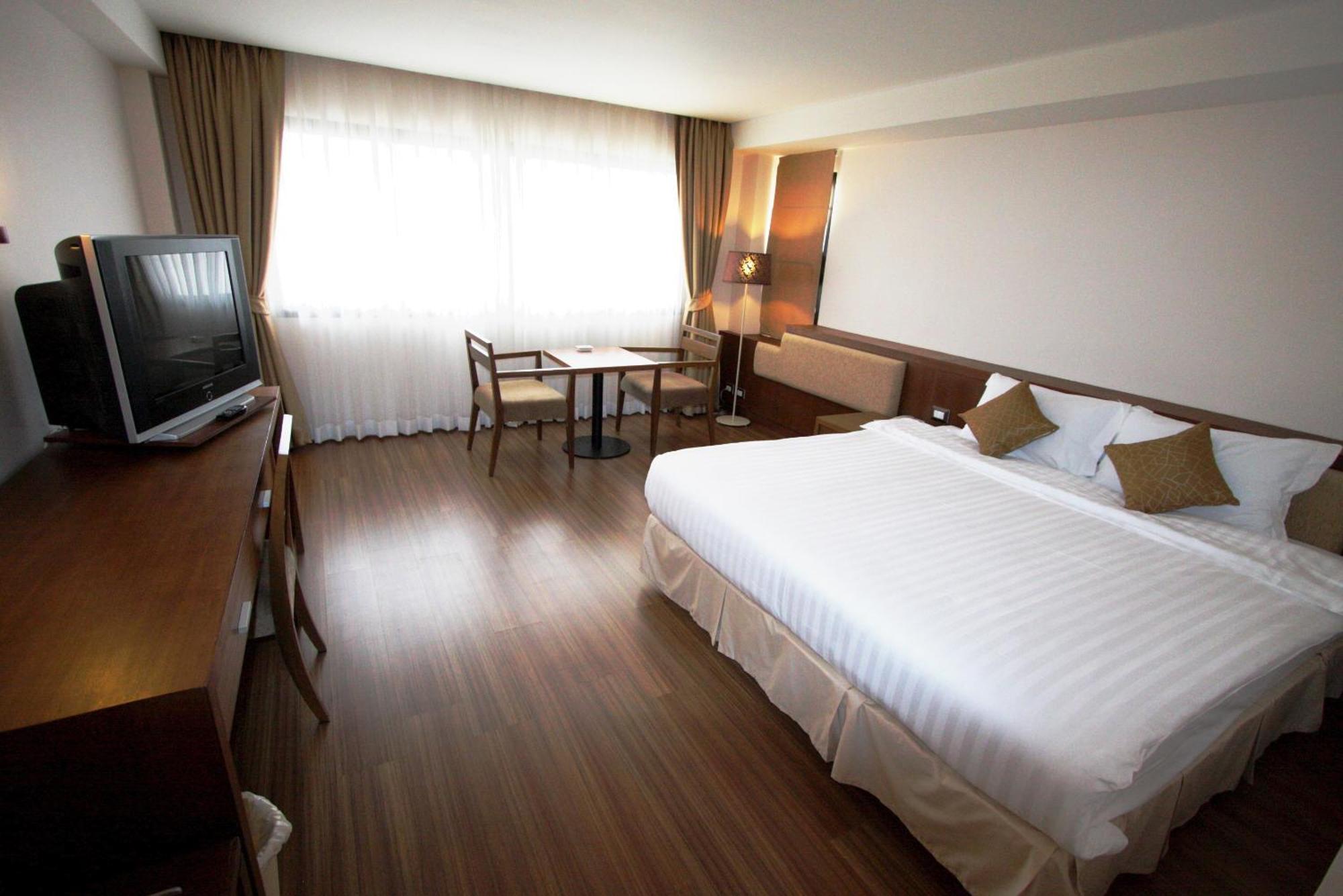 Hiran Residence Patong Buitenkant foto