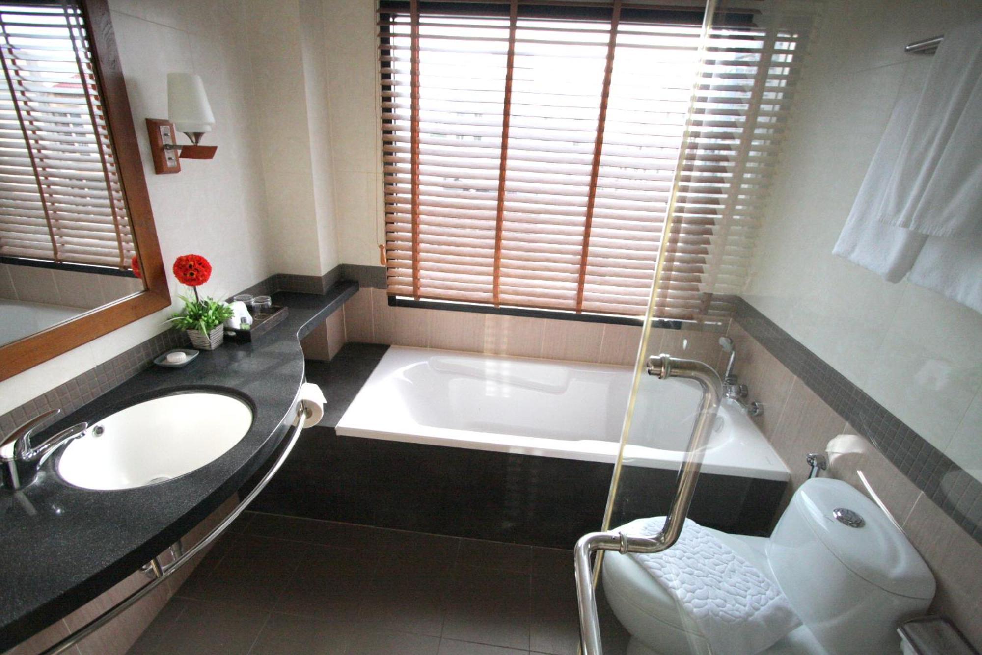 Hiran Residence Patong Buitenkant foto