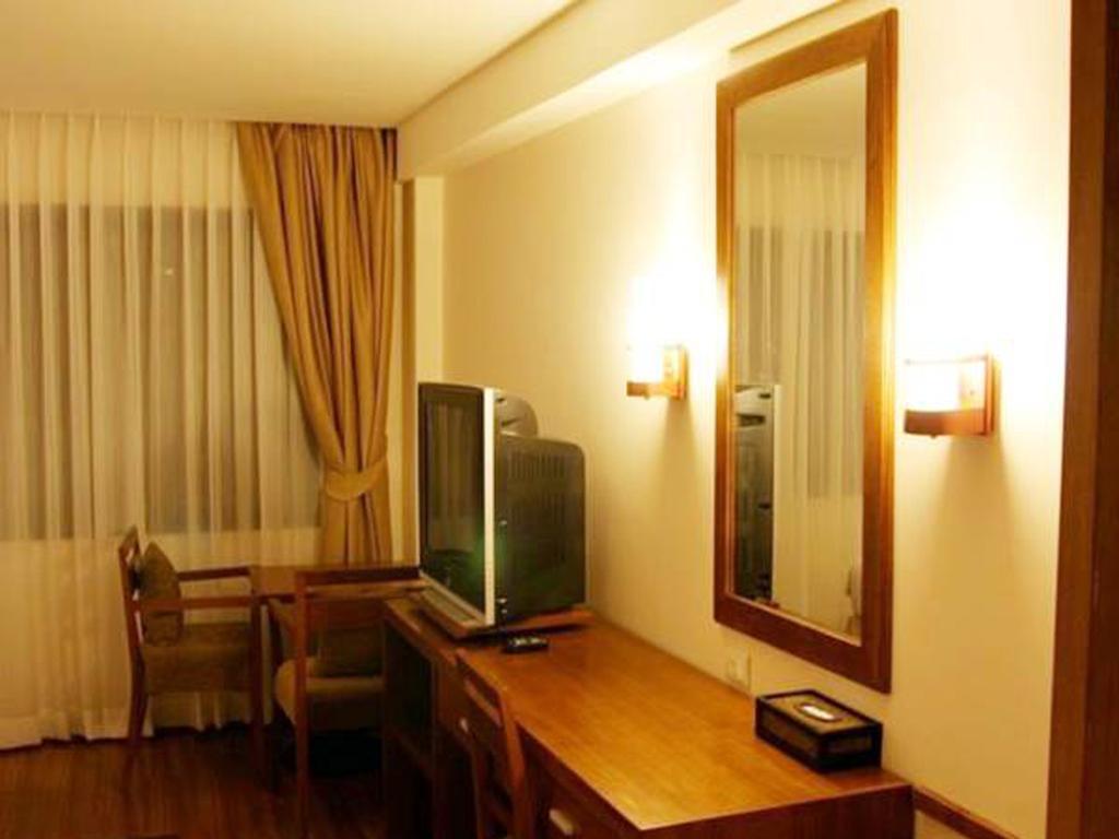 Hiran Residence Patong Buitenkant foto