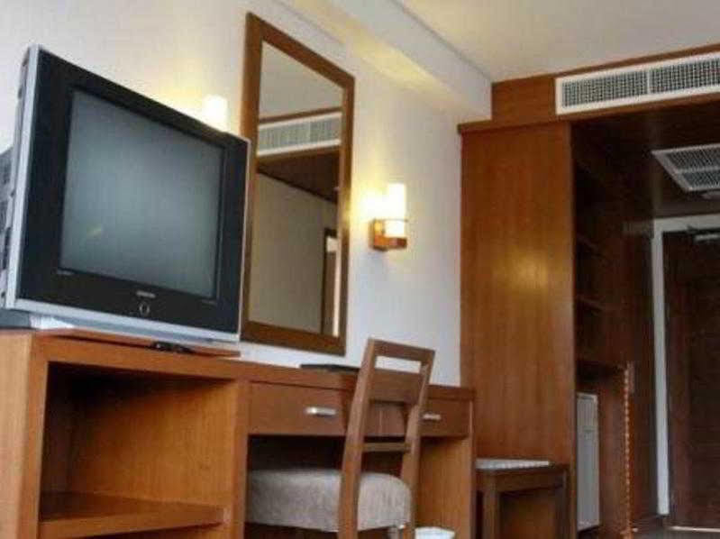 Hiran Residence Patong Buitenkant foto